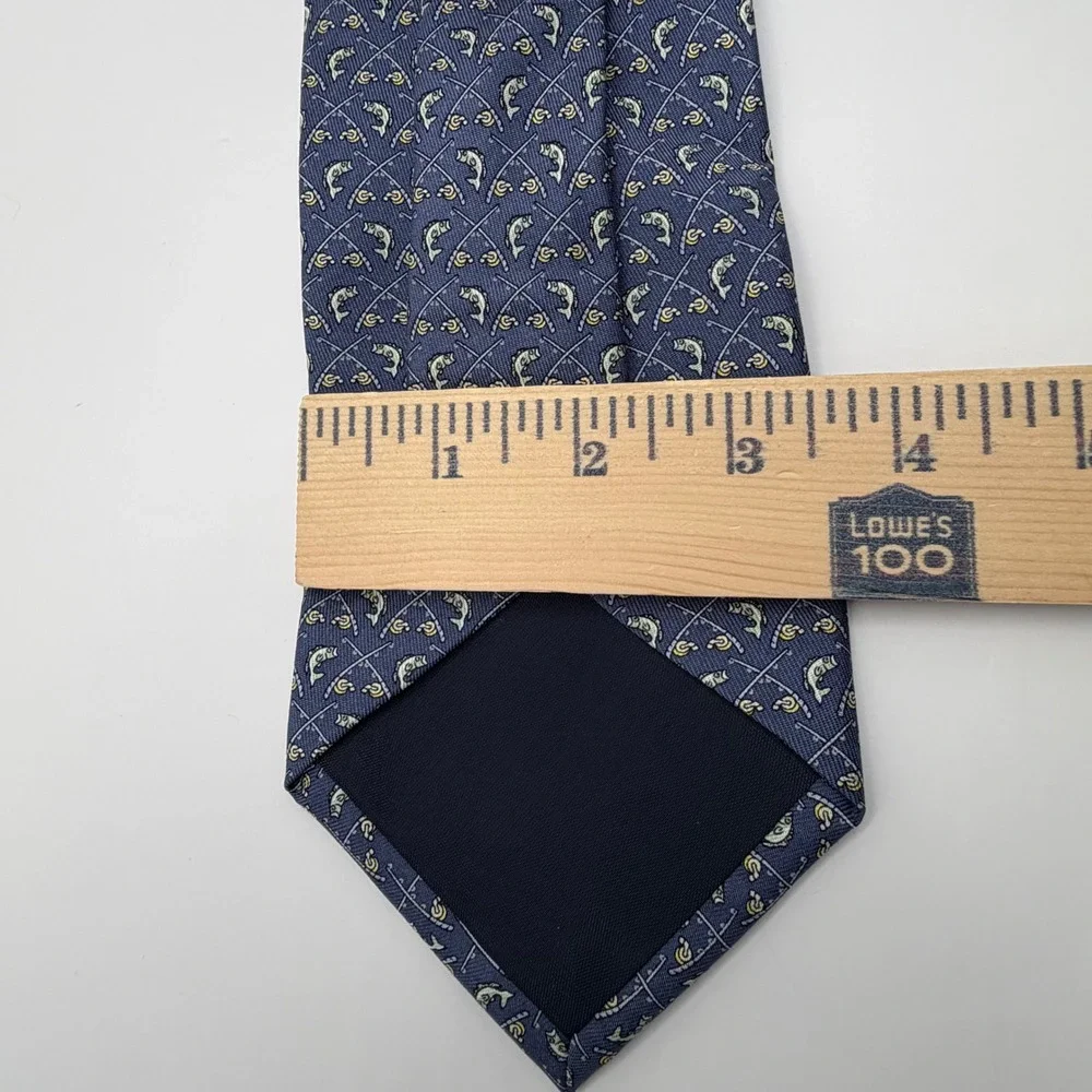 Vineyard Vines Necktie Mens One Size Blue Silk Fishing Trout Fly Rod Made in USA